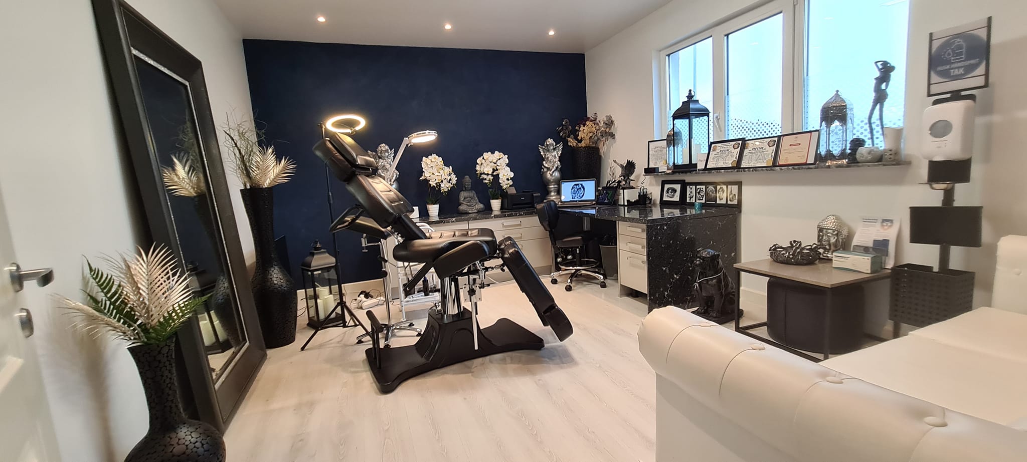 Interiør fra Black Beauty Inks private studie